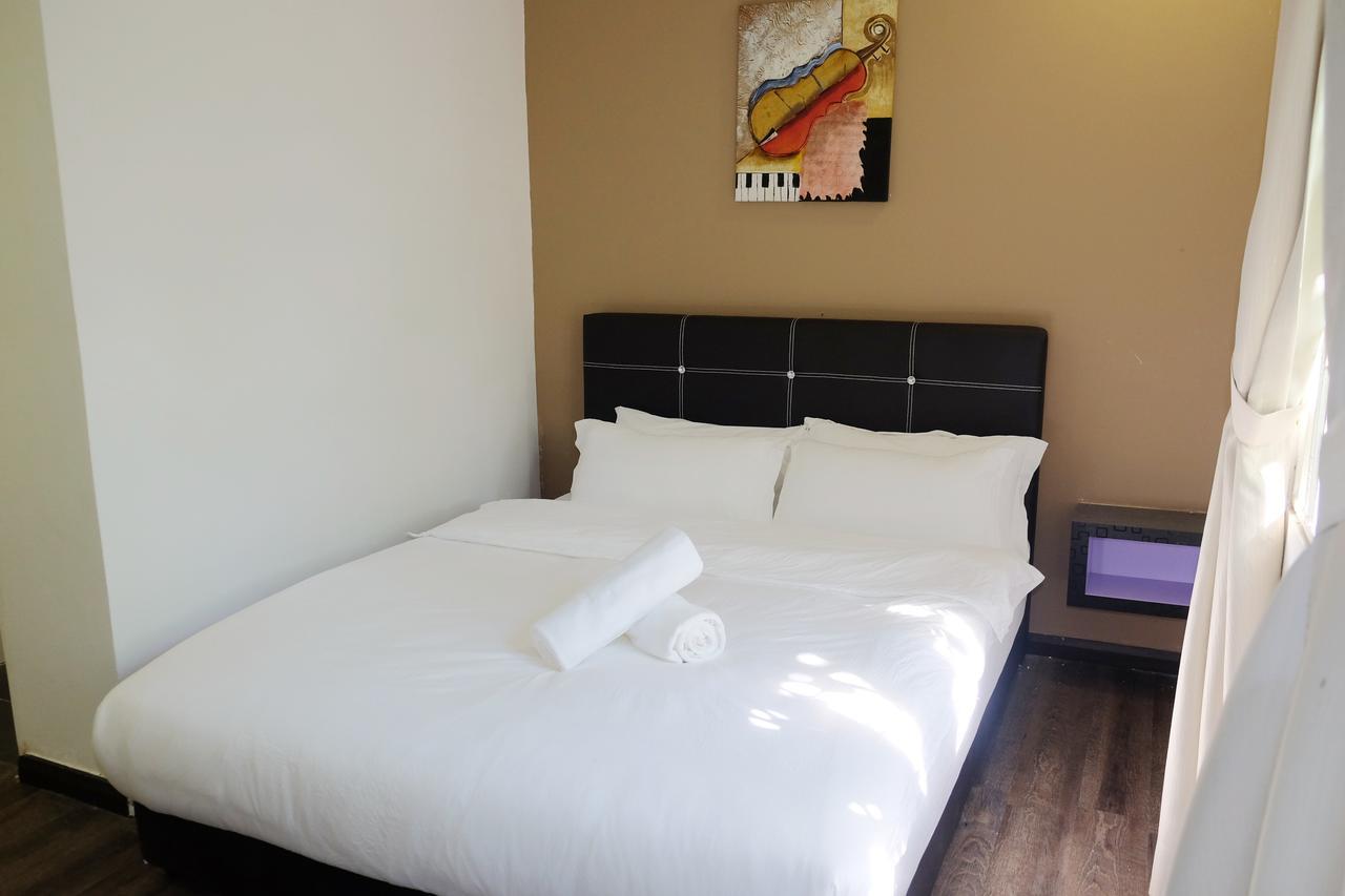 Natol Homestay - London Κουτσίνγκ Εξωτερικό φωτογραφία