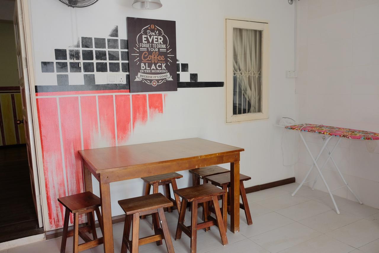 Natol Homestay - London Κουτσίνγκ Εξωτερικό φωτογραφία