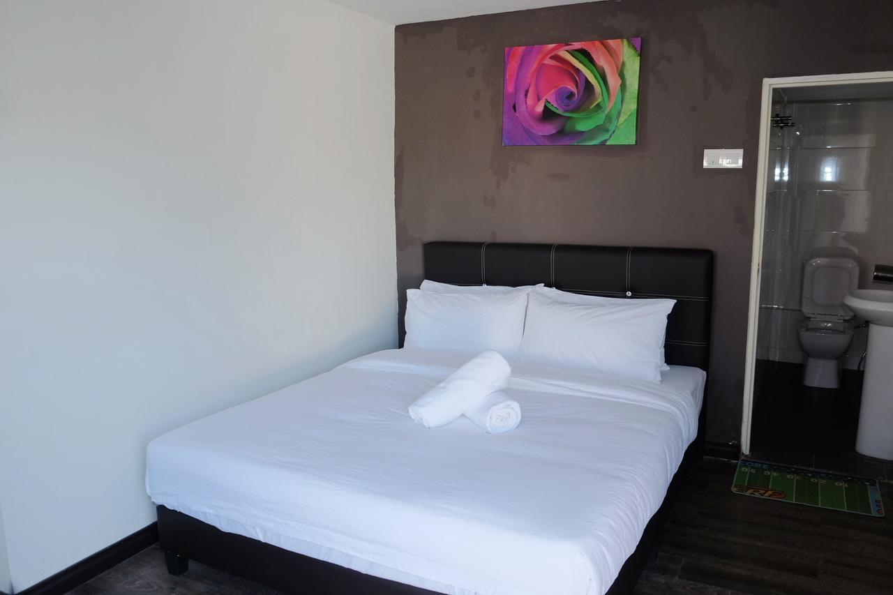 Natol Homestay - London Κουτσίνγκ Εξωτερικό φωτογραφία