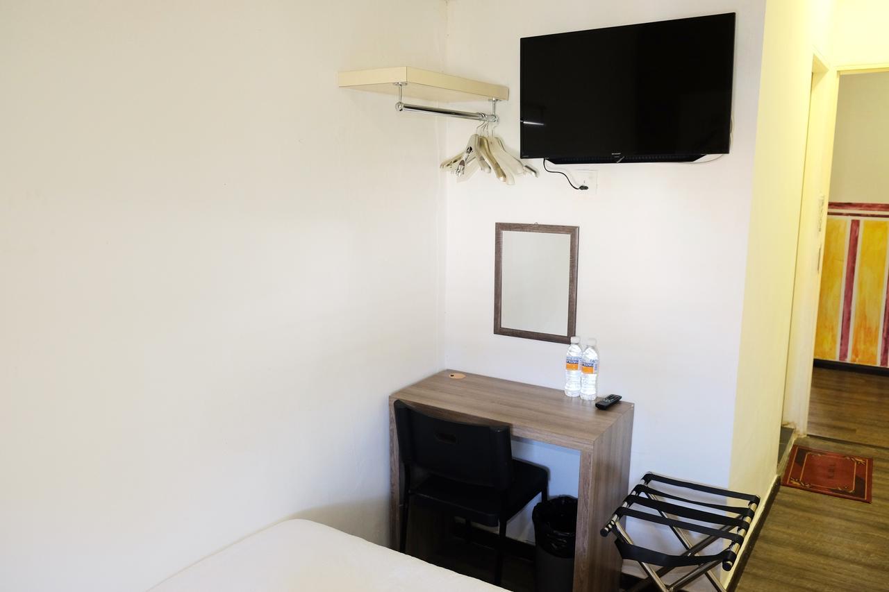 Natol Homestay - London Κουτσίνγκ Εξωτερικό φωτογραφία