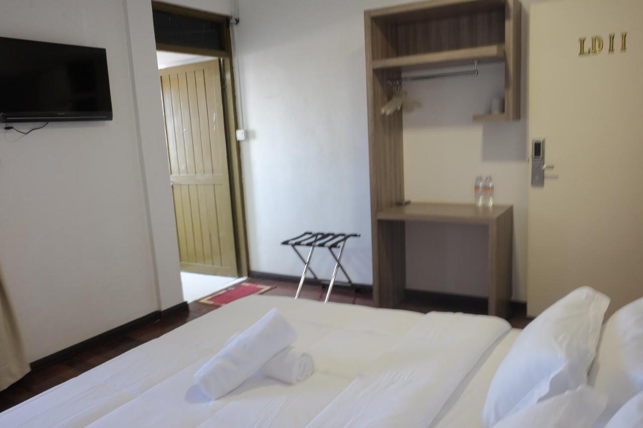 Natol Homestay - London Κουτσίνγκ Εξωτερικό φωτογραφία