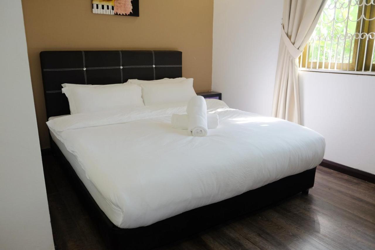 Natol Homestay - London Κουτσίνγκ Εξωτερικό φωτογραφία