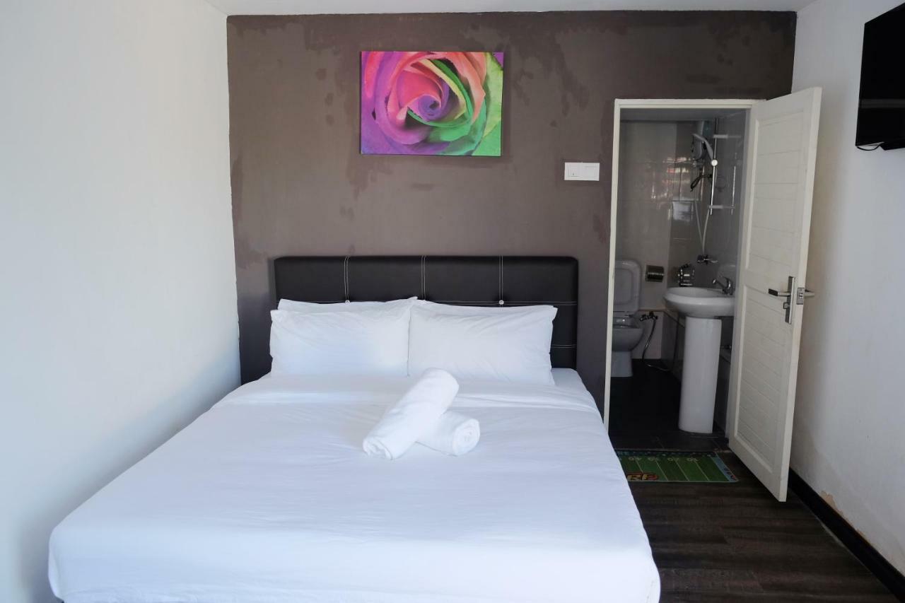 Natol Homestay - London Κουτσίνγκ Εξωτερικό φωτογραφία