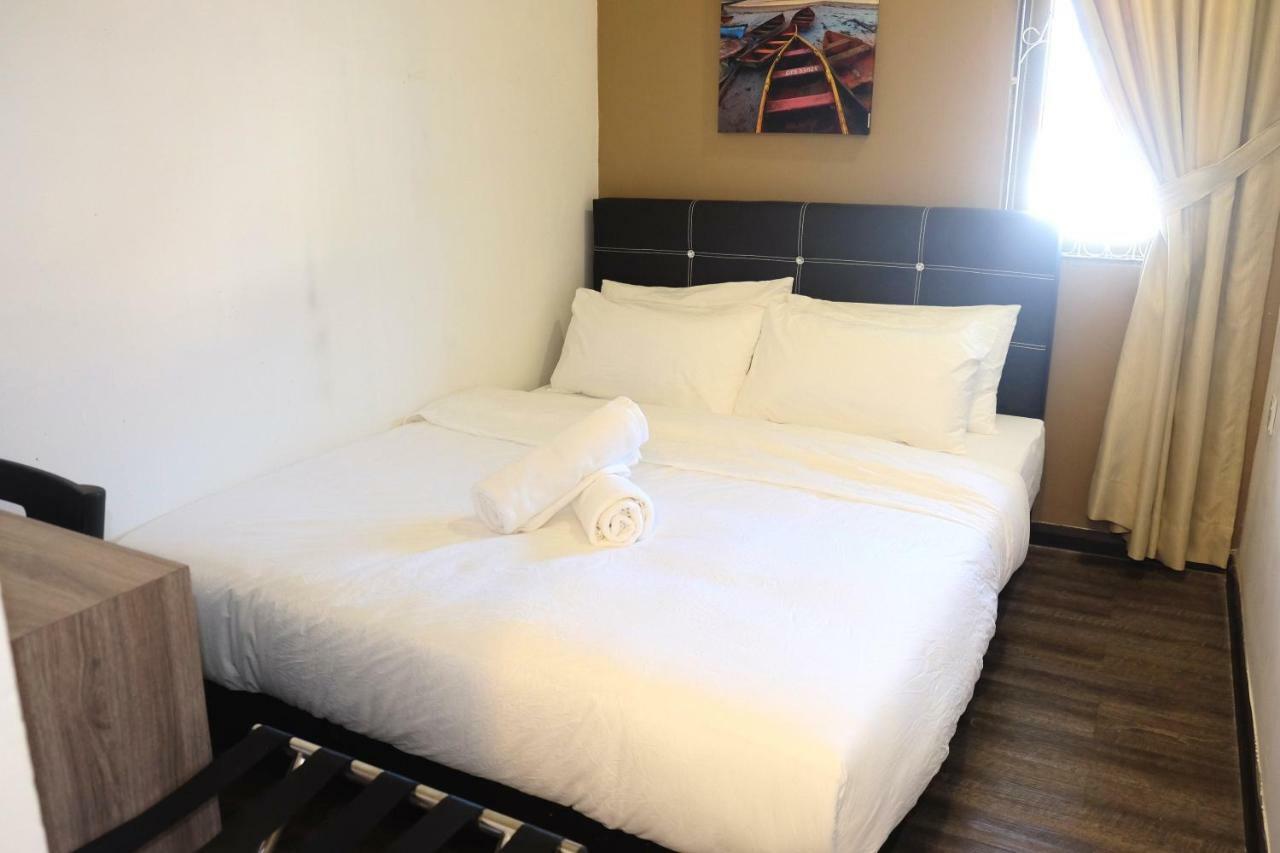 Natol Homestay - London Κουτσίνγκ Εξωτερικό φωτογραφία