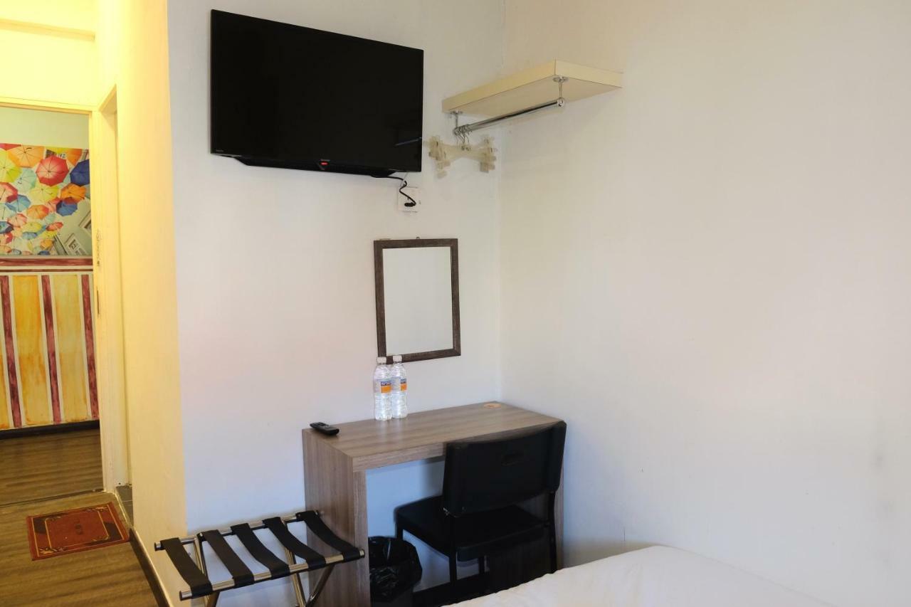 Natol Homestay - London Κουτσίνγκ Εξωτερικό φωτογραφία