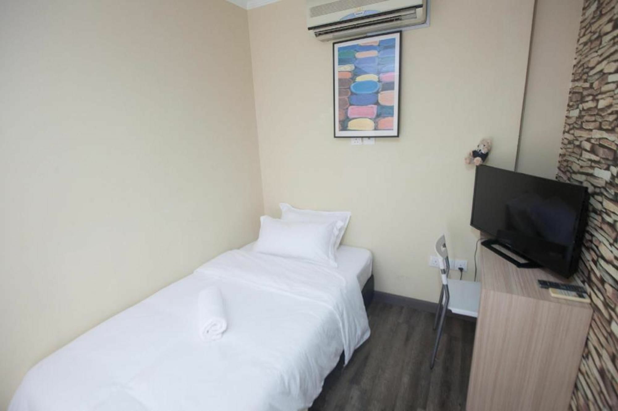 Natol Homestay - London Κουτσίνγκ Εξωτερικό φωτογραφία