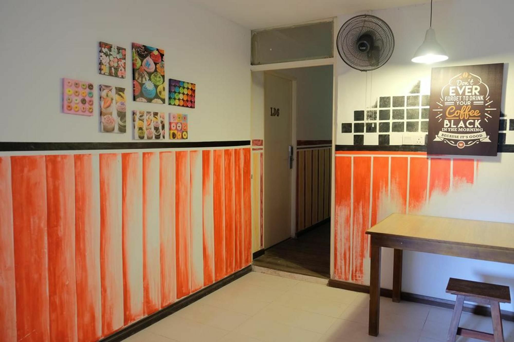 Natol Homestay - London Κουτσίνγκ Εξωτερικό φωτογραφία