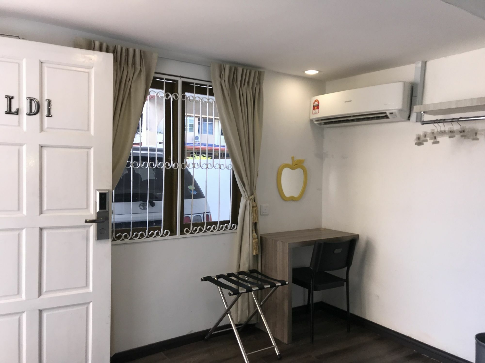 Natol Homestay - London Κουτσίνγκ Εξωτερικό φωτογραφία